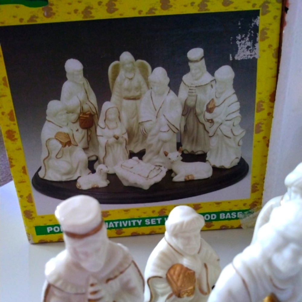 Porcelain Nativity vintage